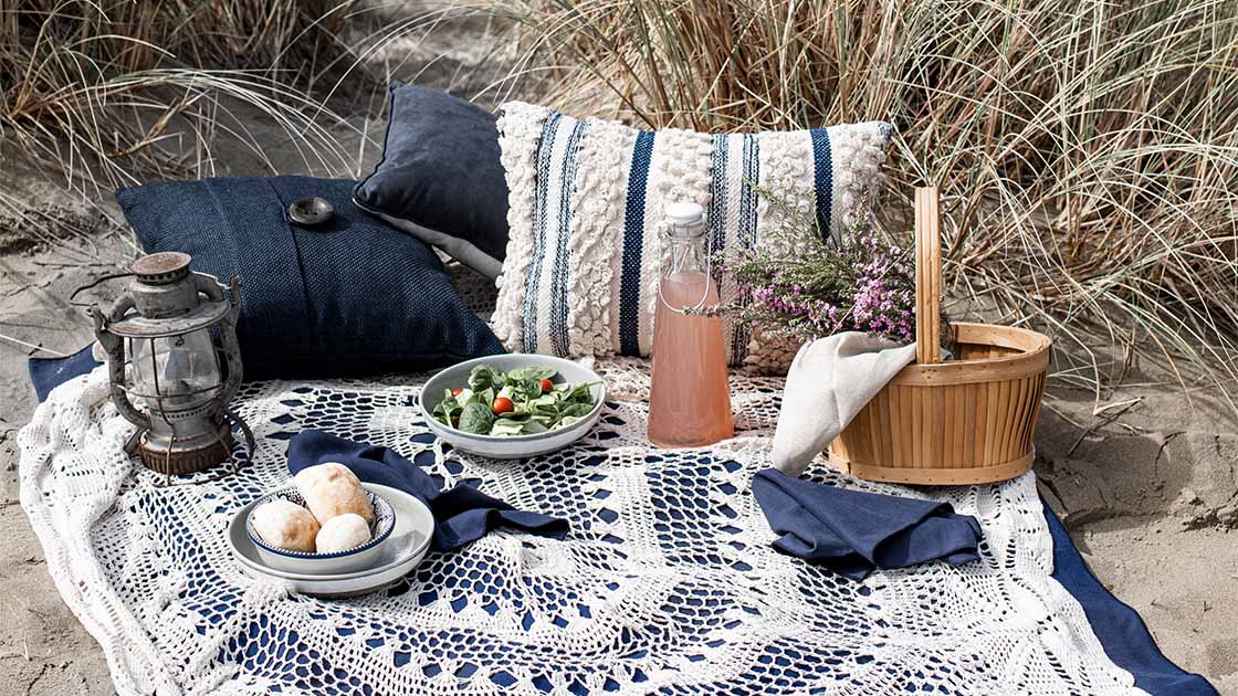 StorAge 5 Stunning Beach Picnic Setup Ideas for Summer